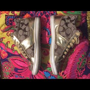 AUTHENTIC Coach mid-rise Finch sneaker sz 6